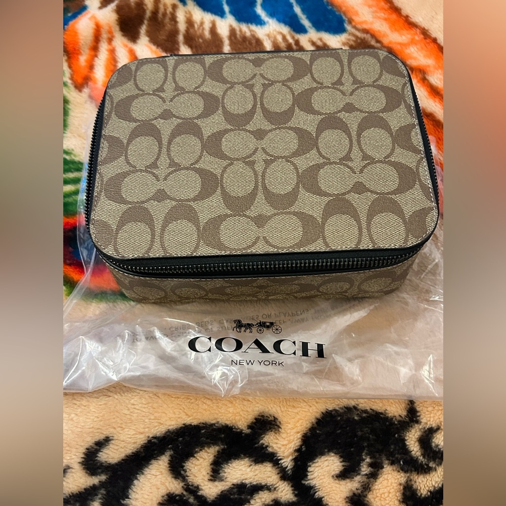 RESERVE LISTING for pm66 - NWT Coach Tech Organizer